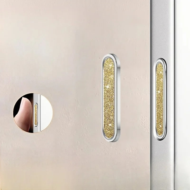 Accessories Gold / iPhone 17 Pro Max NovaXCase